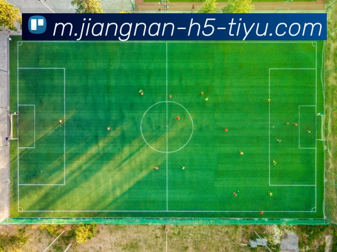 曼晚预测曼联对纽卡首发阵容约罗海文中卫搭档马兹拉维出战